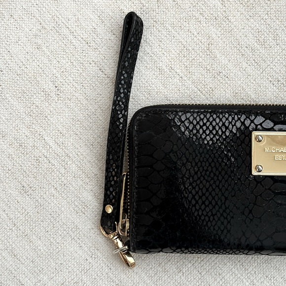 Michael Kors Wristlet Wallet. Black/Gold. Excellent Condition. Bag to match. - Picture 3 of 7